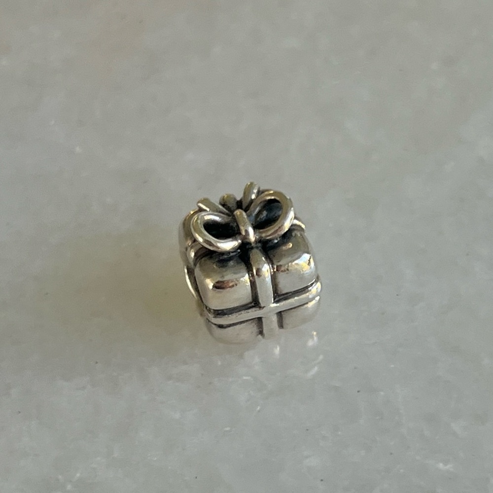 Pandora Charm ✨ Present Gift Silver Charm - Picture 3 of 4